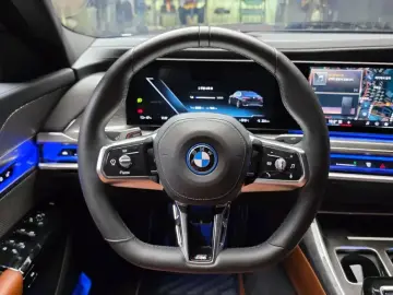 2023 BMW i7 с пробегом 22 823 км