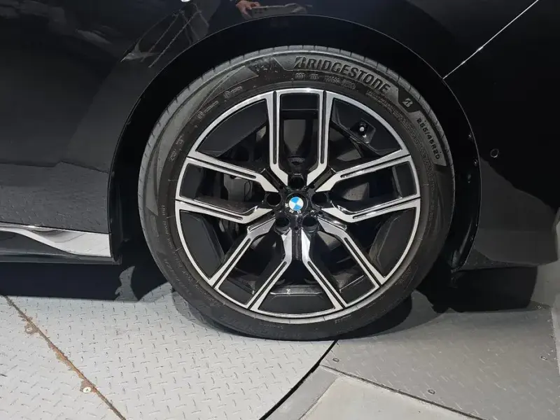 2023 BMW i7 с пробегом 22 823 км