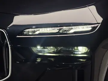 2023 BMW i7 с пробегом 22 823 км