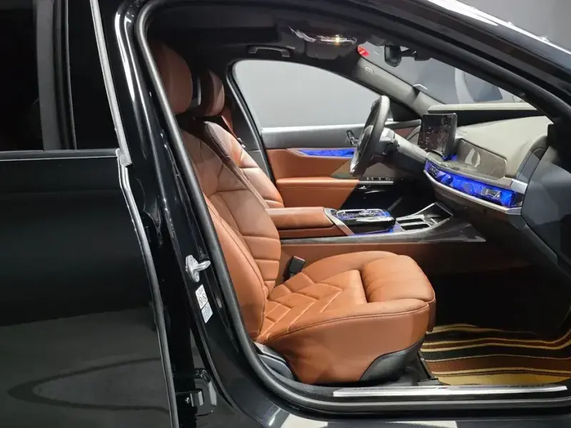2023 BMW i7 с пробегом 22 823 км