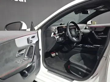 2024 Mercedes-Benz CLA с пробегом 9 830 км