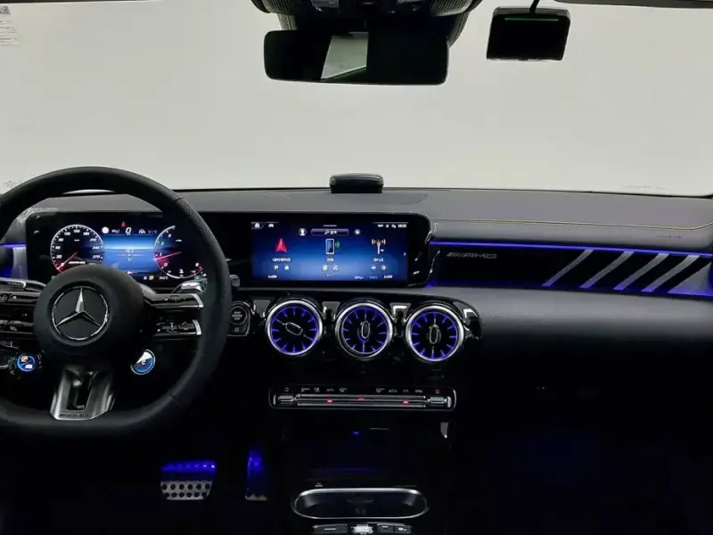 2025 Mercedes-Benz CLA с пробегом 21 км
