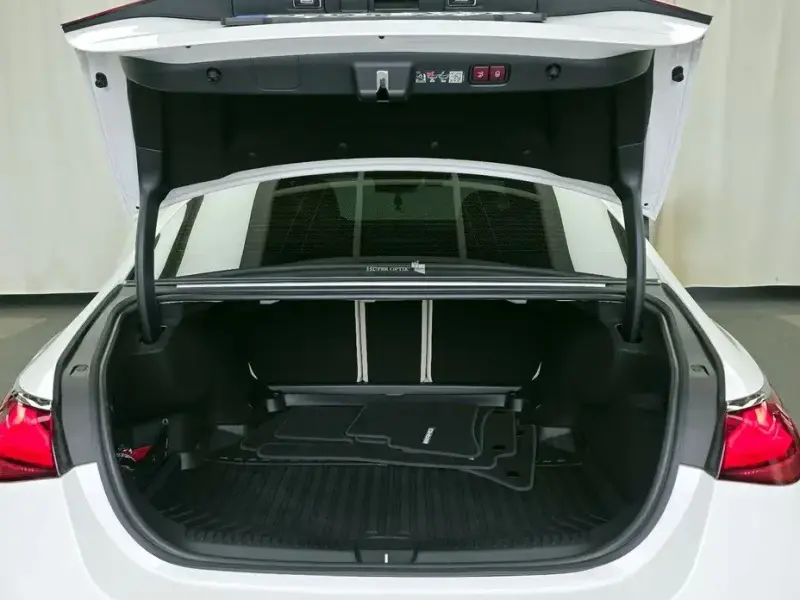 2025 Mercedes-Benz E-Класс с пробегом 9 228 км