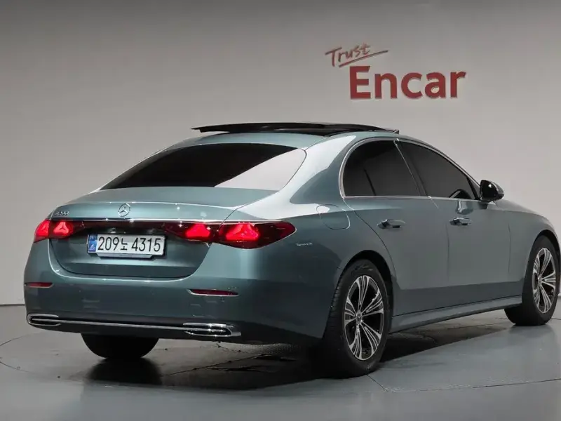 2025 Mercedes-Benz E-Класс с пробегом 8 888 км