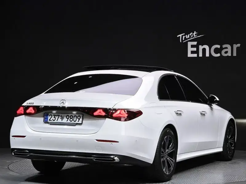 2025 Mercedes-Benz E-Класс с пробегом 4 046 км