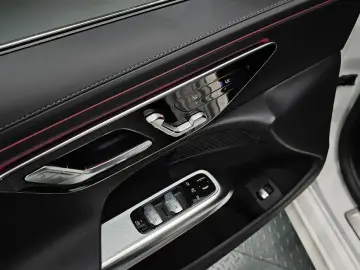 2025 Mercedes-Benz E-Класс с пробегом 4 046 км