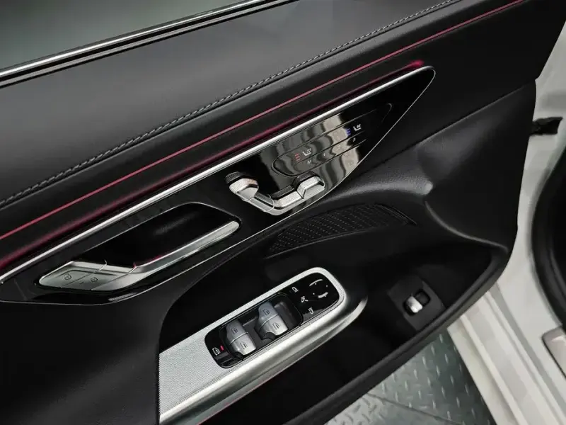 2025 Mercedes-Benz E-Класс с пробегом 4 046 км