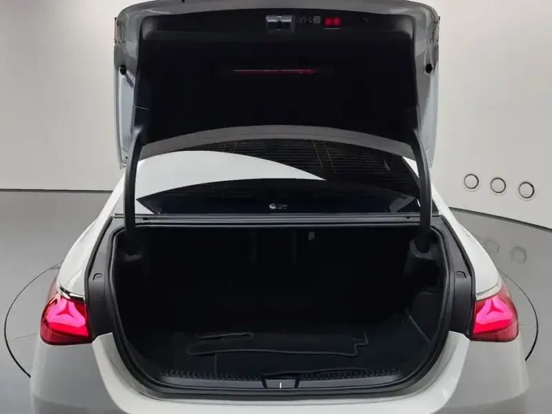 2025 Mercedes-Benz E-Класс с пробегом 3 417 км