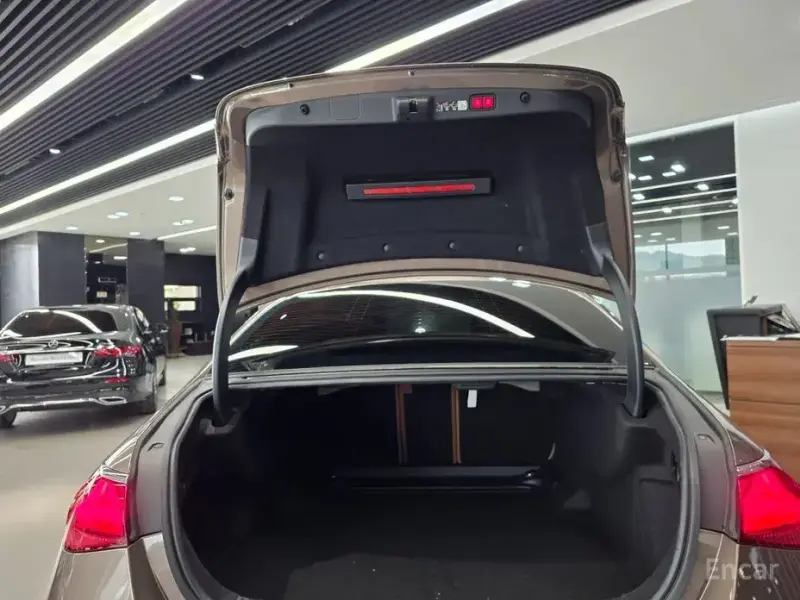 2025 Mercedes-Benz E-Класс с пробегом 21 660 км