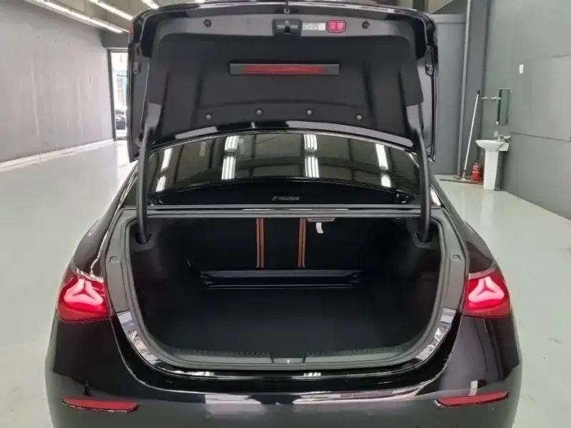 2024 Mercedes-Benz E-Класс с пробегом 30 992 км