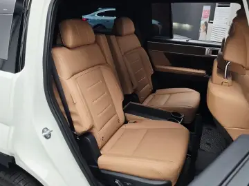 2025 Hyundai Santa Fe с пробегом 4 279 км