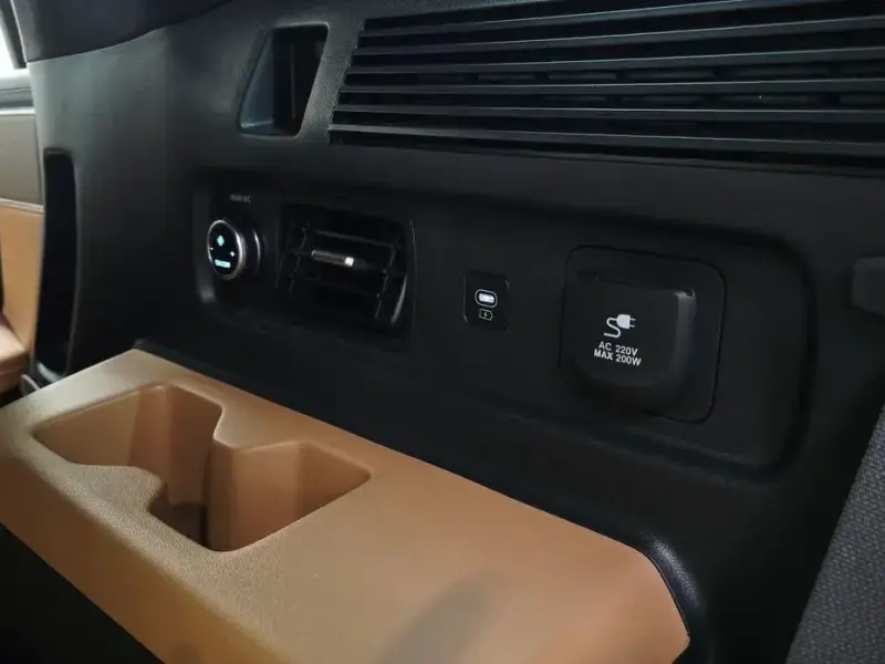2025 Hyundai Santa Fe с пробегом 4 279 км