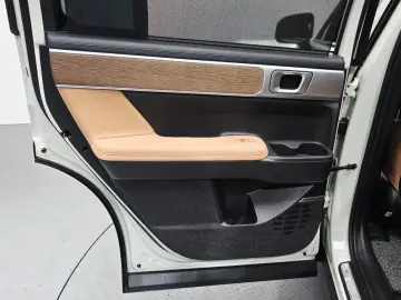 2025 Hyundai Santa Fe с пробегом 4 279 км