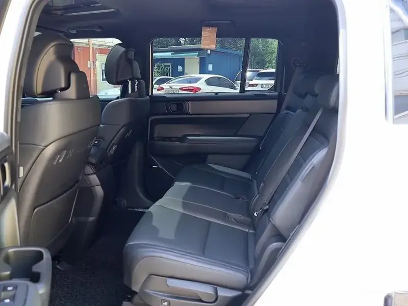 2025 Hyundai Santa Fe с пробегом 10 740 км