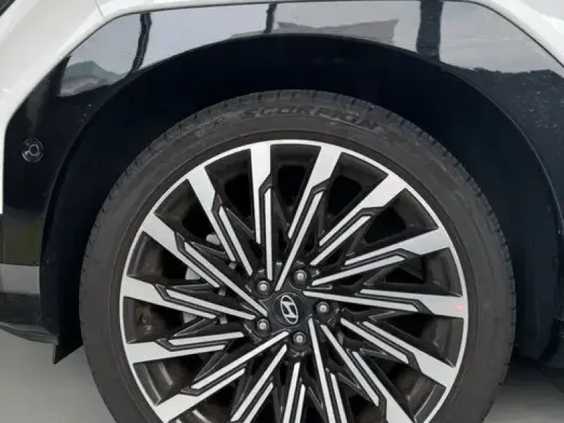 2023 Hyundai Santa Fe с пробегом 14 956 км