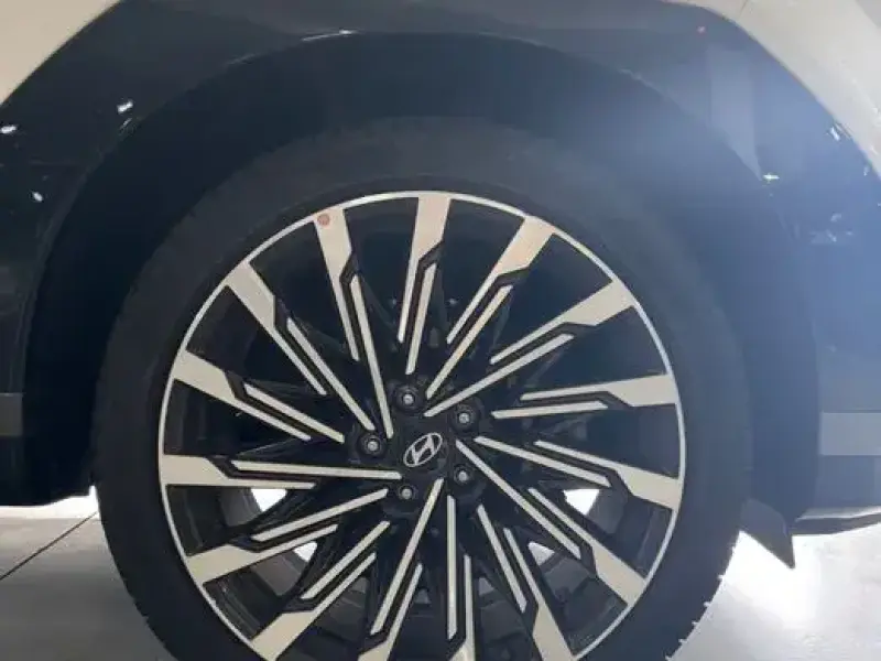 2023 Hyundai Santa Fe с пробегом 14 956 км