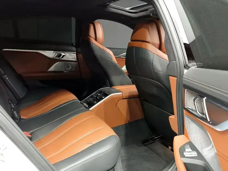 2025 BMW 8 серии с пробегом 14 733 км