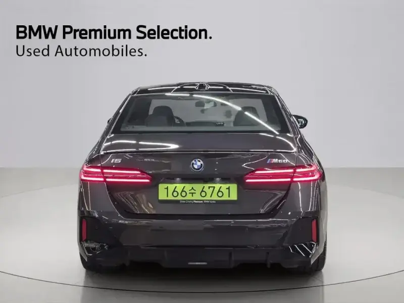 2025 BMW i5 с пробегом 4 012 км