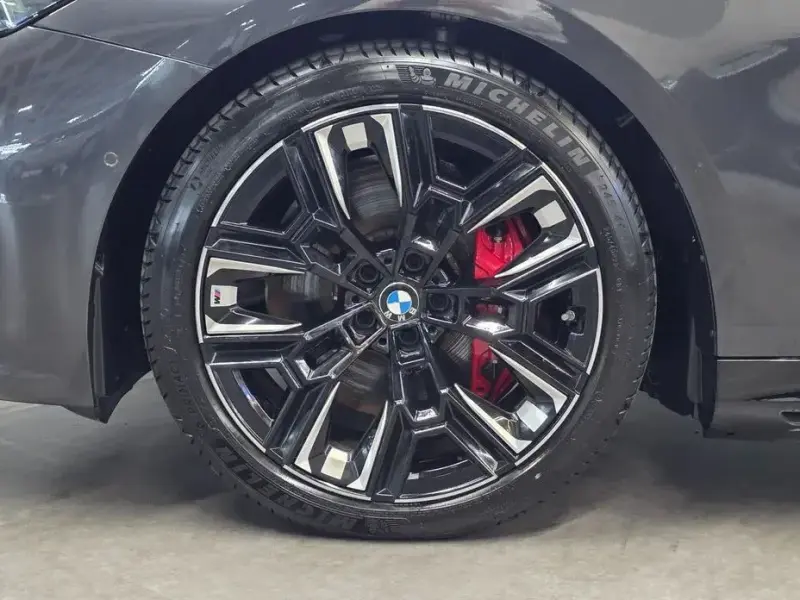 2025 BMW i5 с пробегом 4 012 км