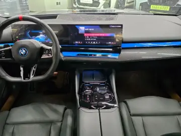 2025 BMW i5 с пробегом 4 012 км