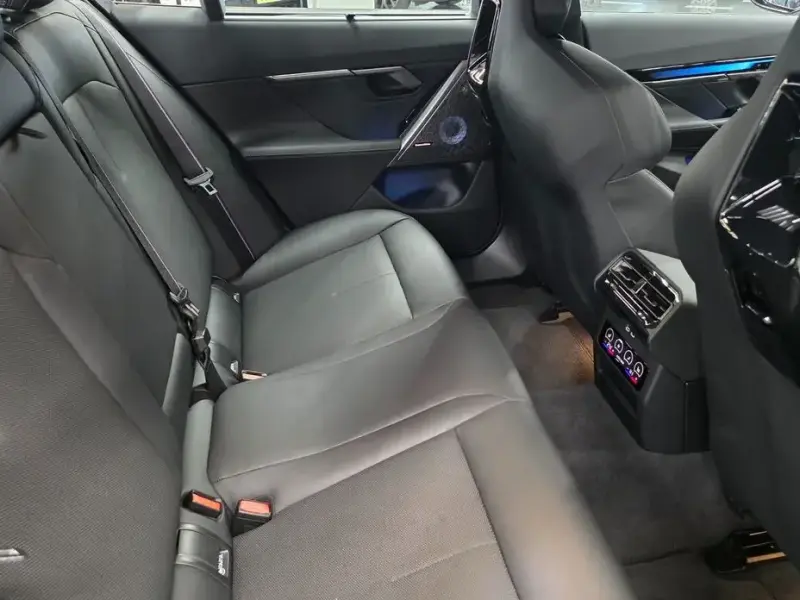 2025 BMW i5 с пробегом 4 012 км