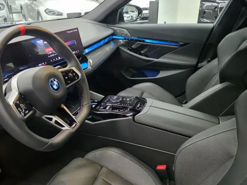 2025 BMW i5 с пробегом 4 012 км
