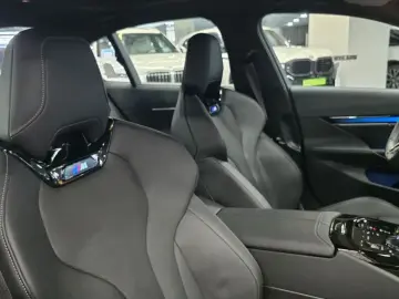 2025 BMW i5 с пробегом 4 012 км