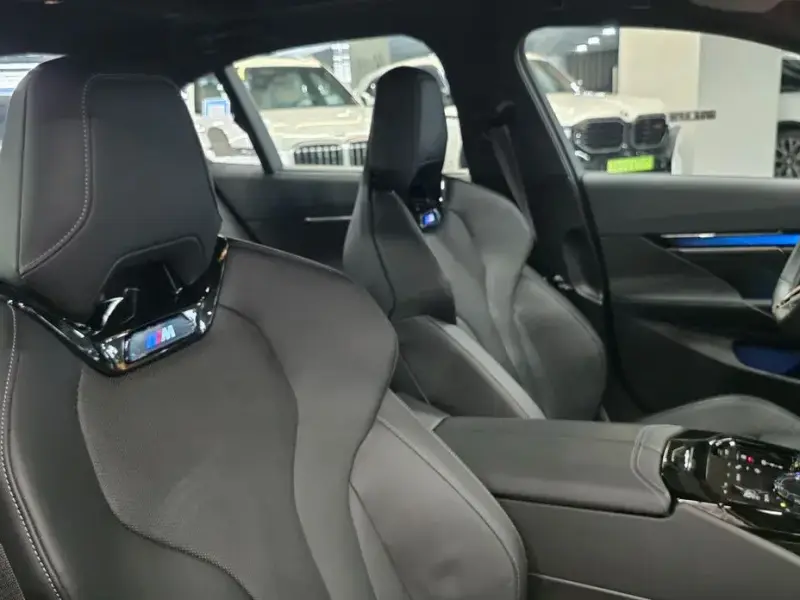 2025 BMW i5 с пробегом 4 012 км