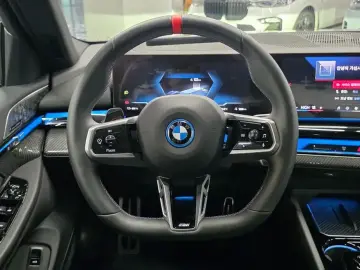 2025 BMW i5 с пробегом 4 012 км