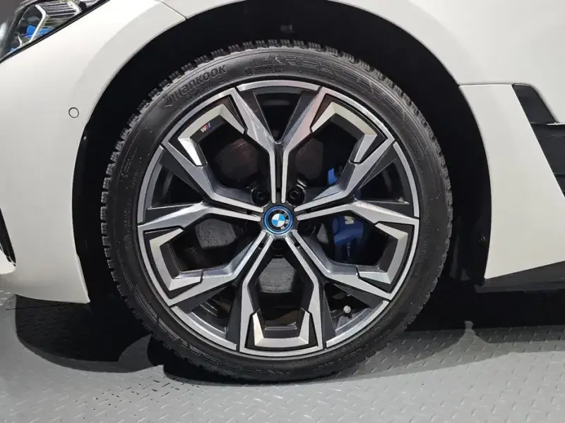2023 BMW i4 с пробегом 59 113 км