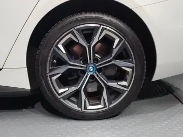 2023 BMW i4 с пробегом 59 113 км