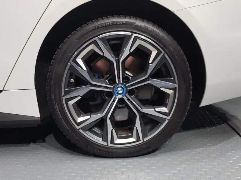 2023 BMW i4 с пробегом 59 113 км