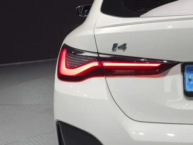 2023 BMW i4 с пробегом 59 113 км