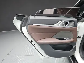 2023 BMW i4 с пробегом 59 113 км