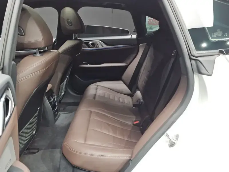 2023 BMW i4 с пробегом 59 113 км