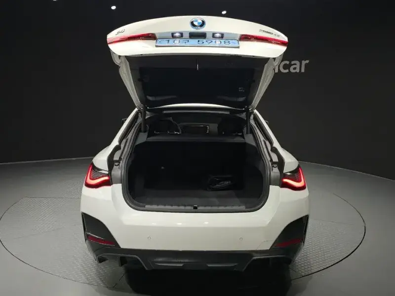 2023 BMW i4 с пробегом 59 113 км