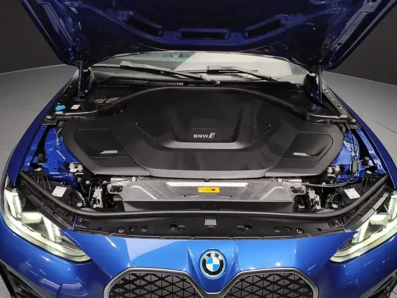 2025 BMW i4 с пробегом 4 171 км