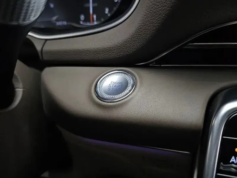 2023 Genesis GV80 с пробегом 34 514 км