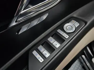 2023 Genesis GV80 с пробегом 14 235 км