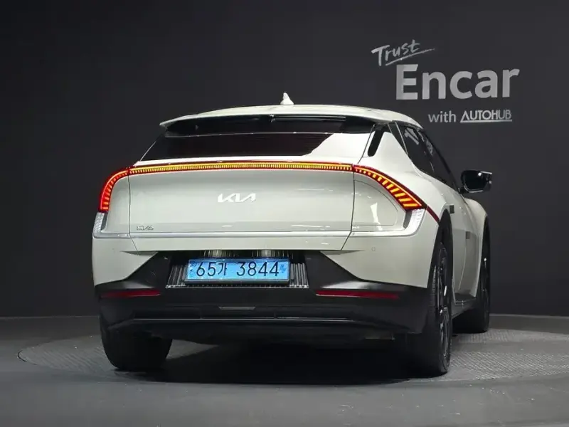 2023 Kia EV6 с пробегом 42 427 км