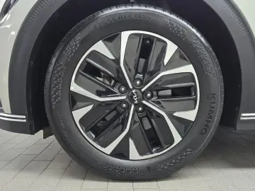 2023 Kia EV6 с пробегом 42 427 км