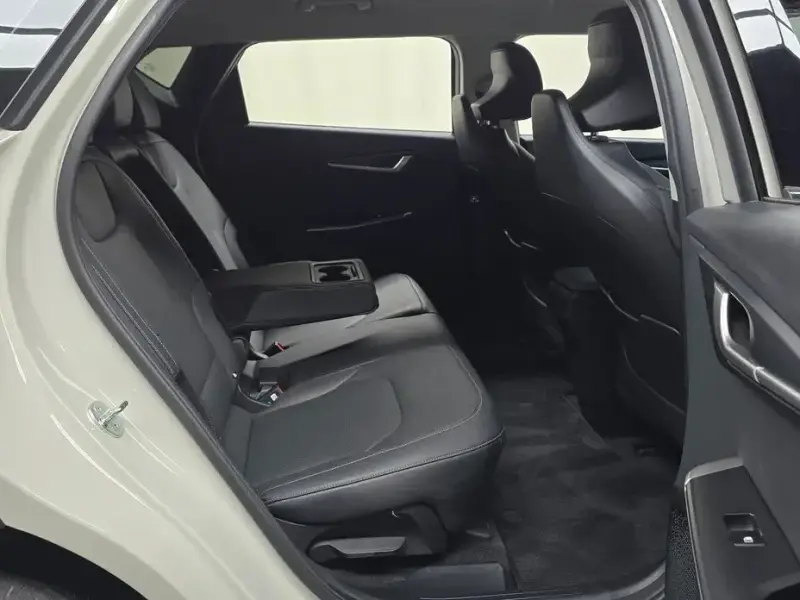 2023 Kia EV6 с пробегом 42 427 км