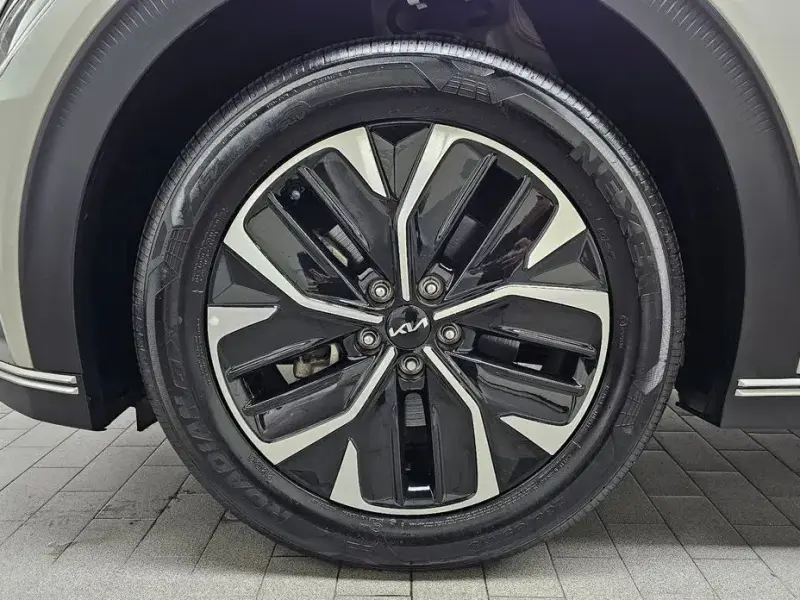 2023 Kia EV6 с пробегом 14 642 км