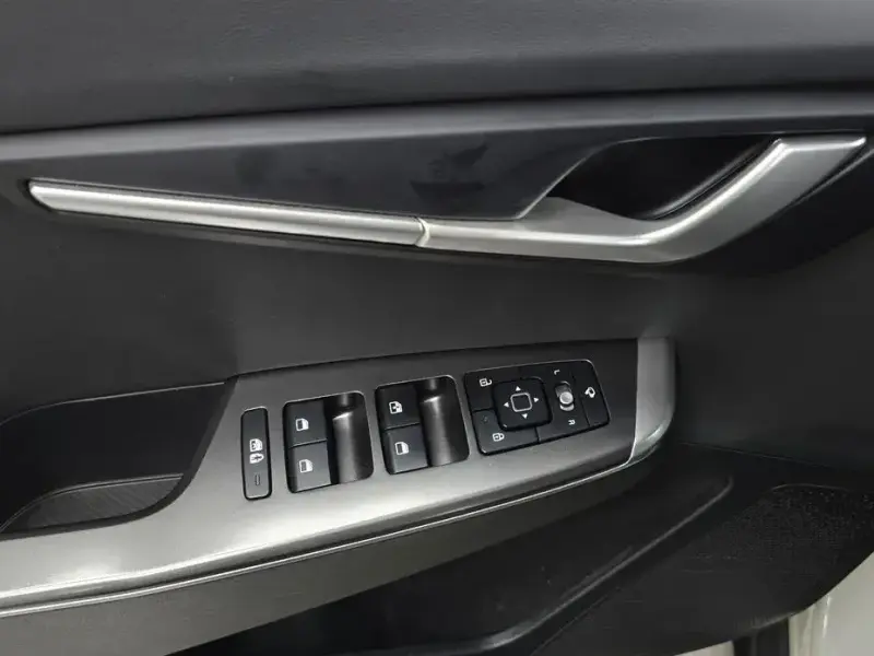2023 Kia EV6 с пробегом 42 427 км