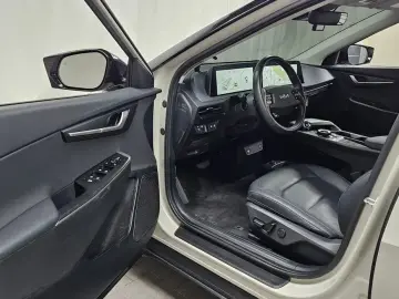 2023 Kia EV6 с пробегом 14 642 км