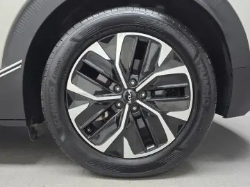 2023 Kia EV6 с пробегом 42 427 км