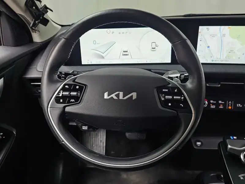 2023 Kia EV6 с пробегом 14 642 км