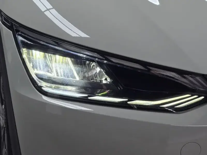 2023 Kia EV6 с пробегом 42 427 км