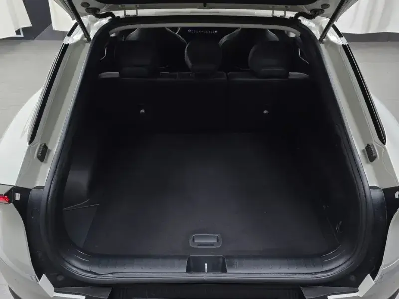 2023 Kia EV6 с пробегом 42 427 км