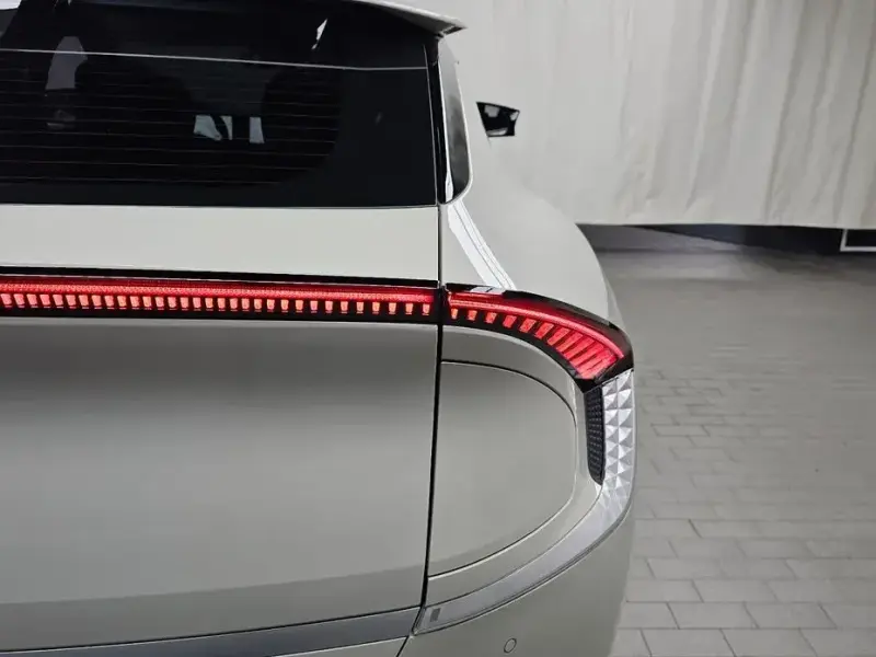 2023 Kia EV6 с пробегом 14 642 км